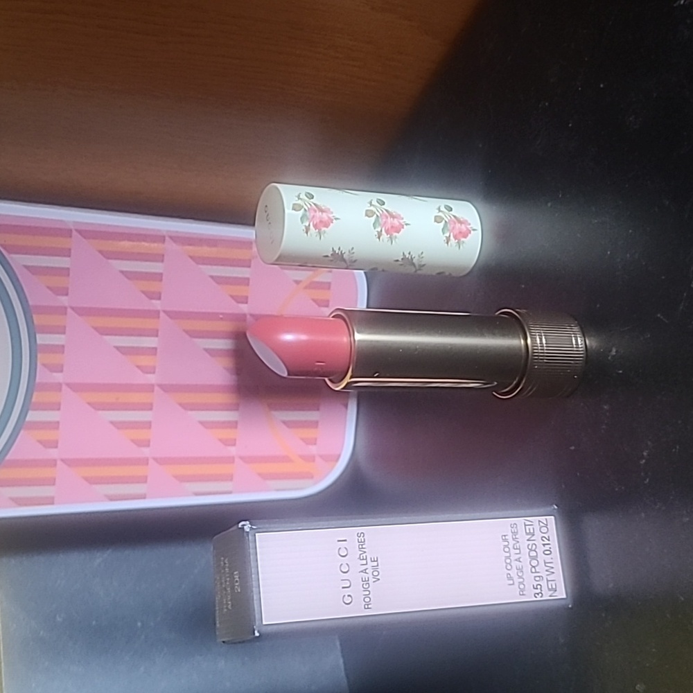 Gucci Rouge Lipstick in THEY MET IN AREGENTINA with Floral Case
